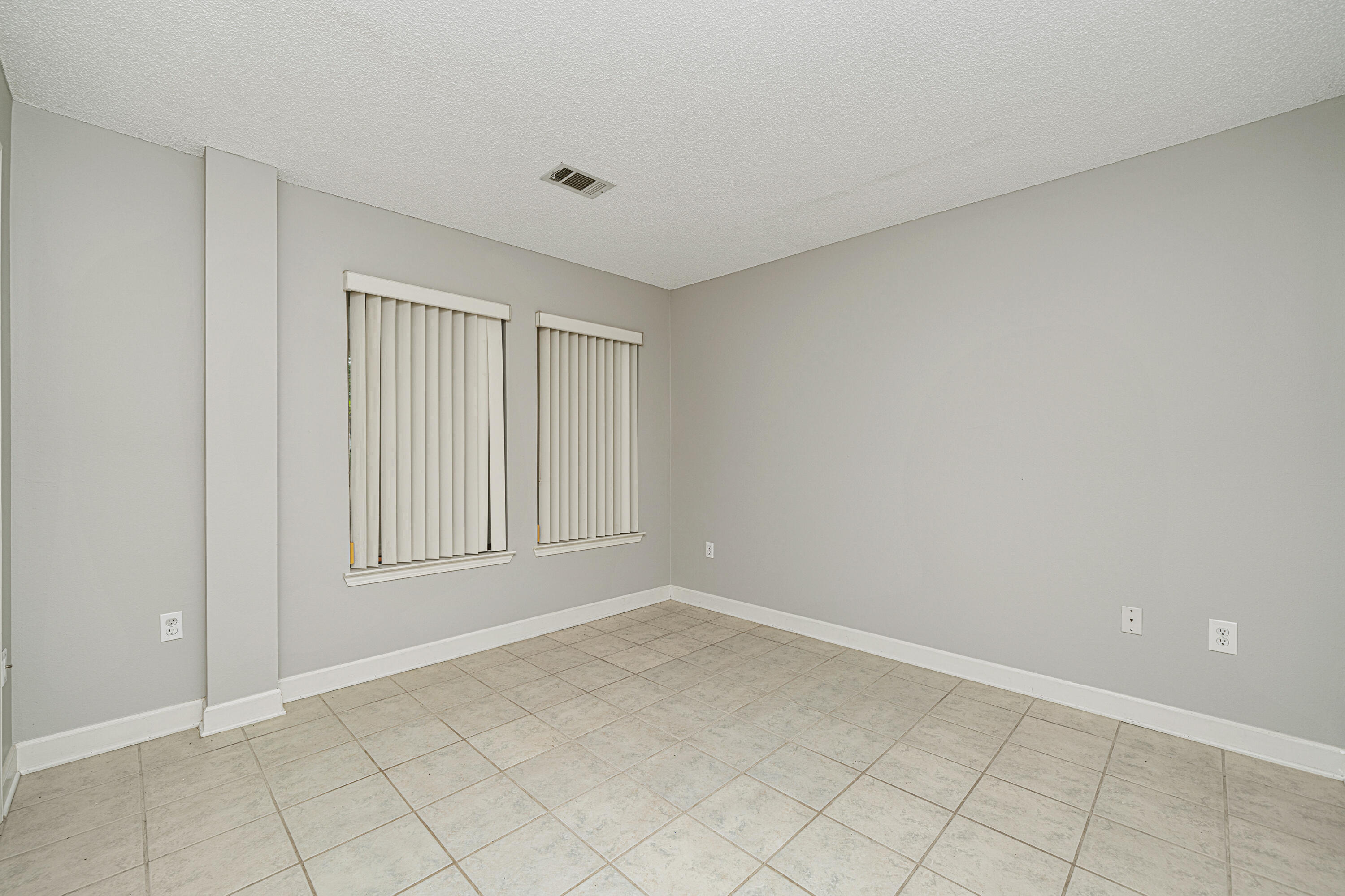 LAKESIDE CONDO AT BLUEWATER BAY - Residential