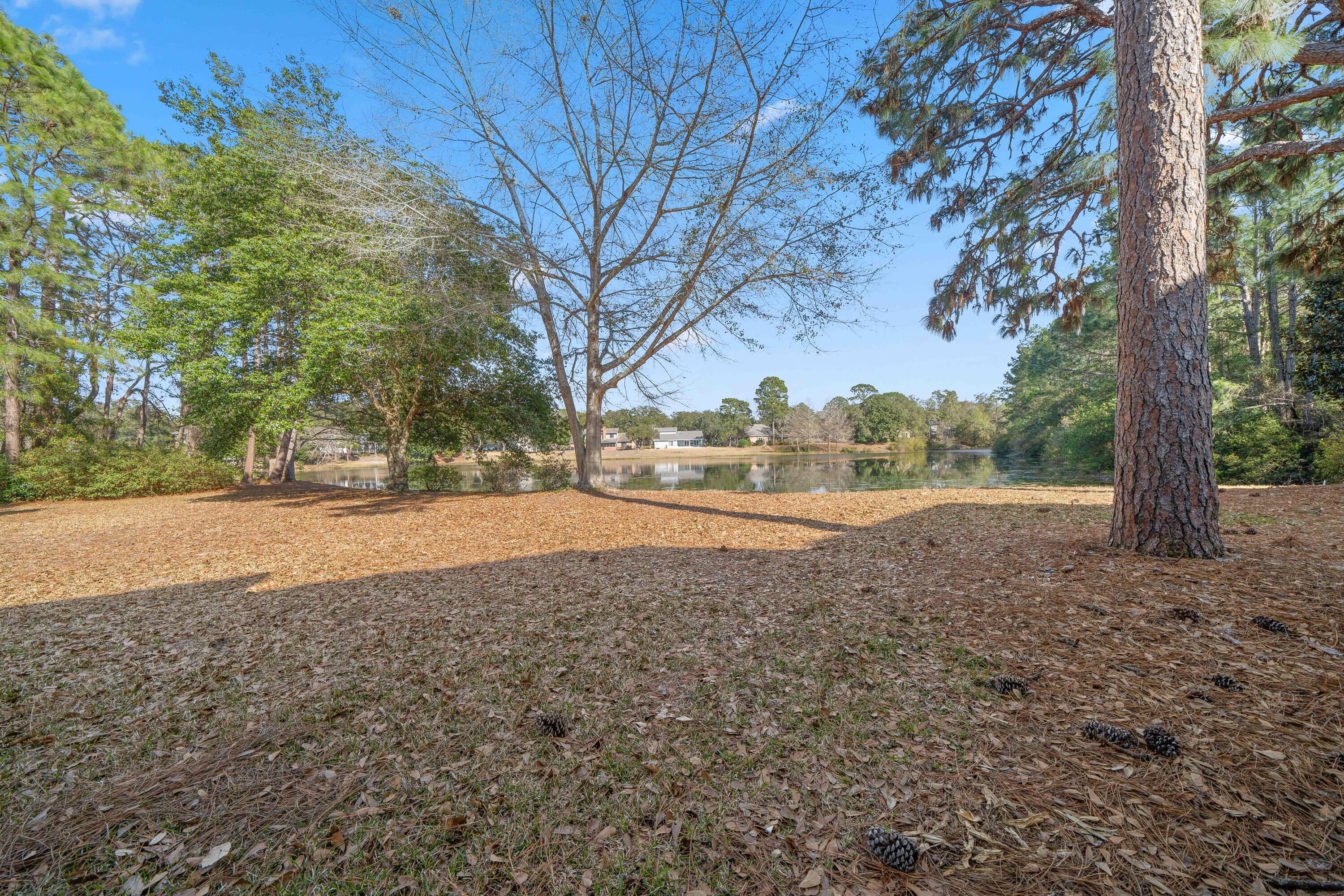 LAKESIDE CONDO AT BLUEWATER BAY - Residential