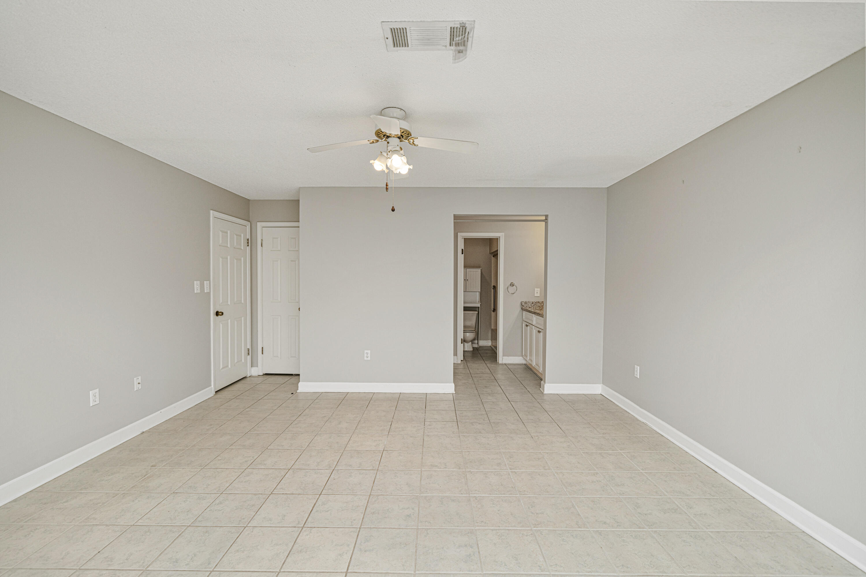 LAKESIDE CONDO AT BLUEWATER BAY - Residential