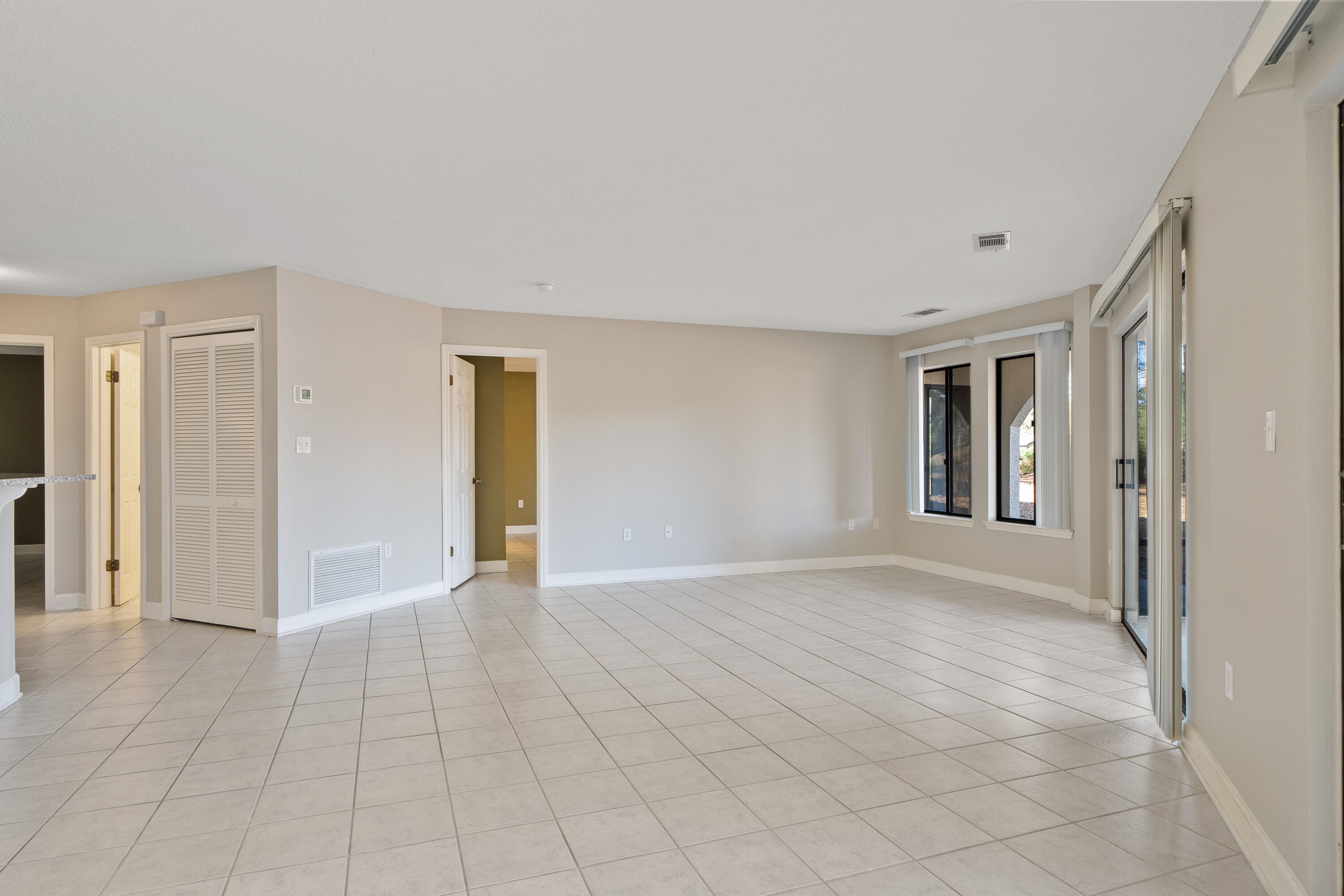 LAKESIDE CONDO AT BLUEWATER BAY - Residential