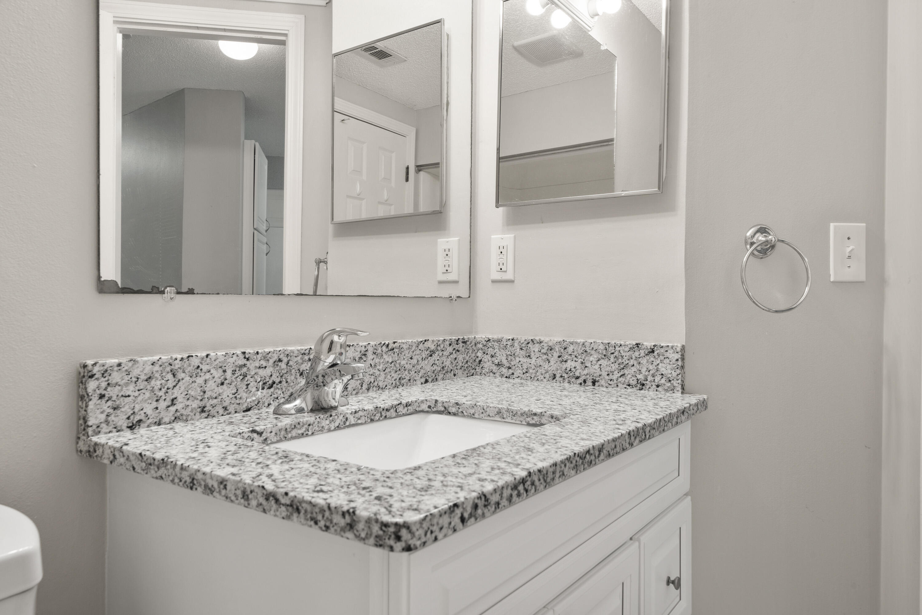 LAKESIDE CONDO AT BLUEWATER BAY - Residential