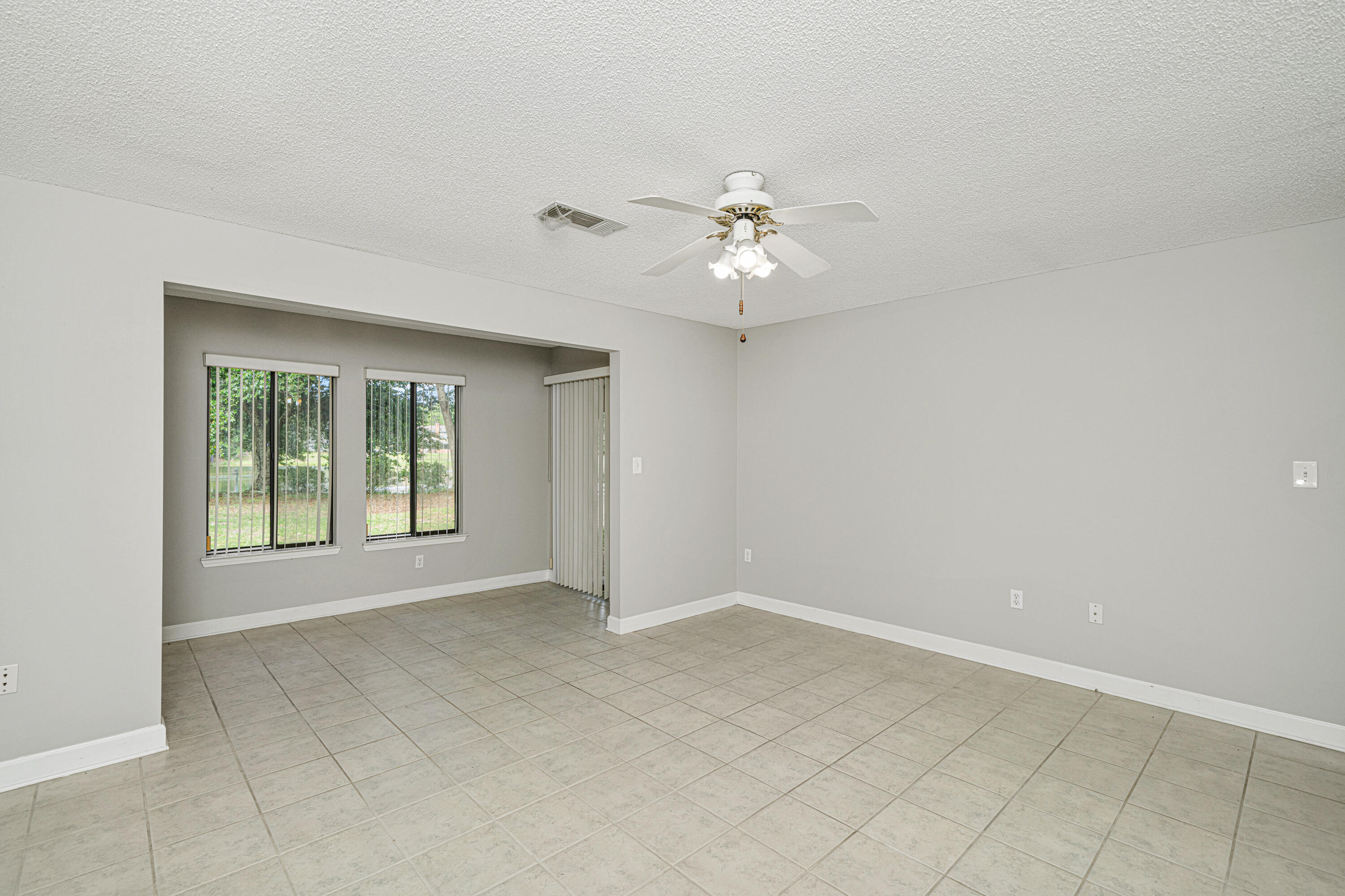 LAKESIDE CONDO AT BLUEWATER BAY - Residential