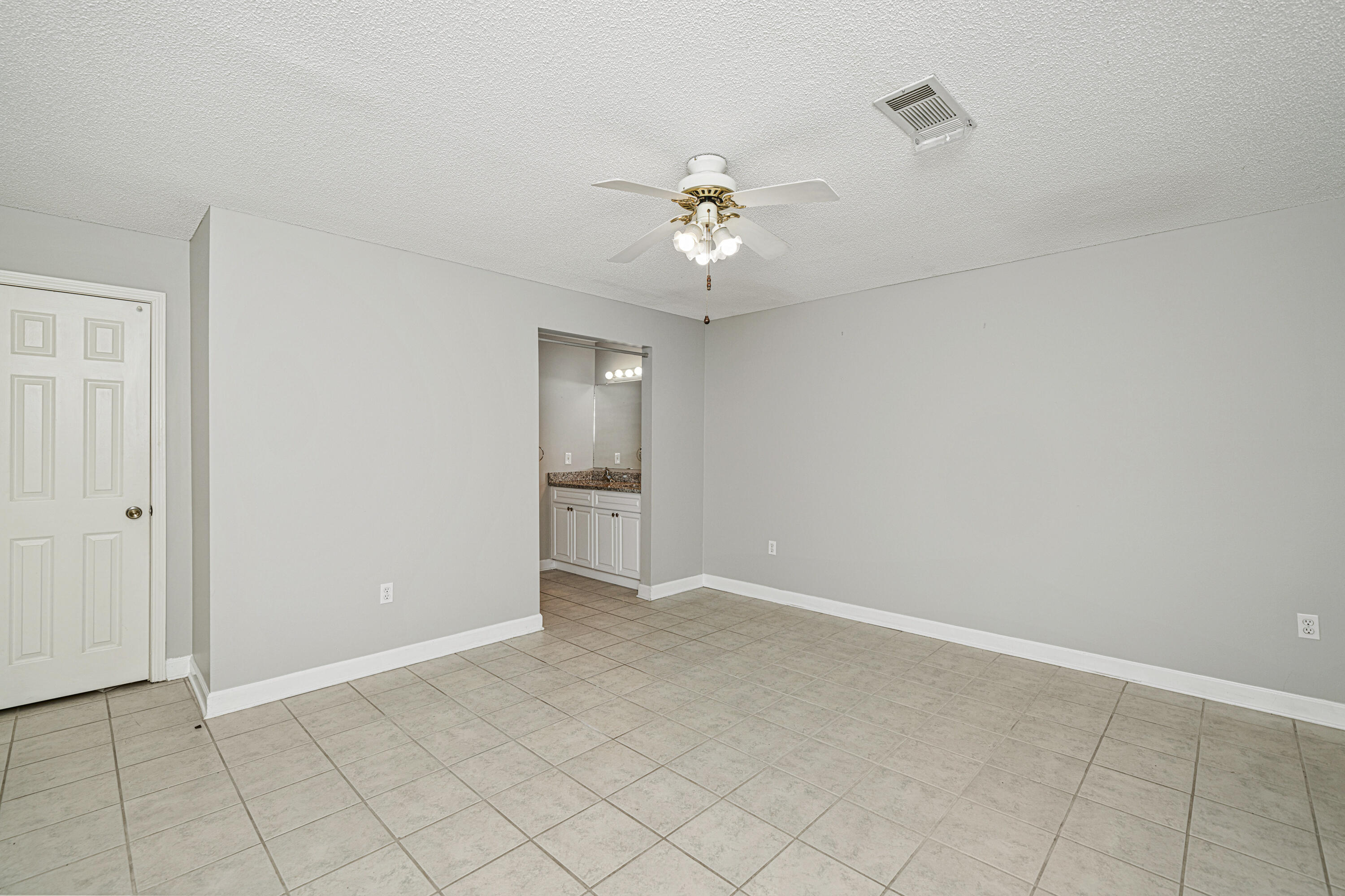 LAKESIDE CONDO AT BLUEWATER BAY - Residential