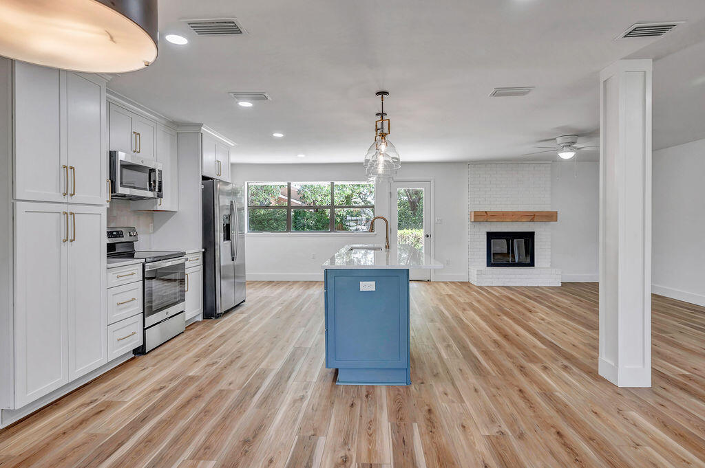 LAKE LORRAINE EST - Residential