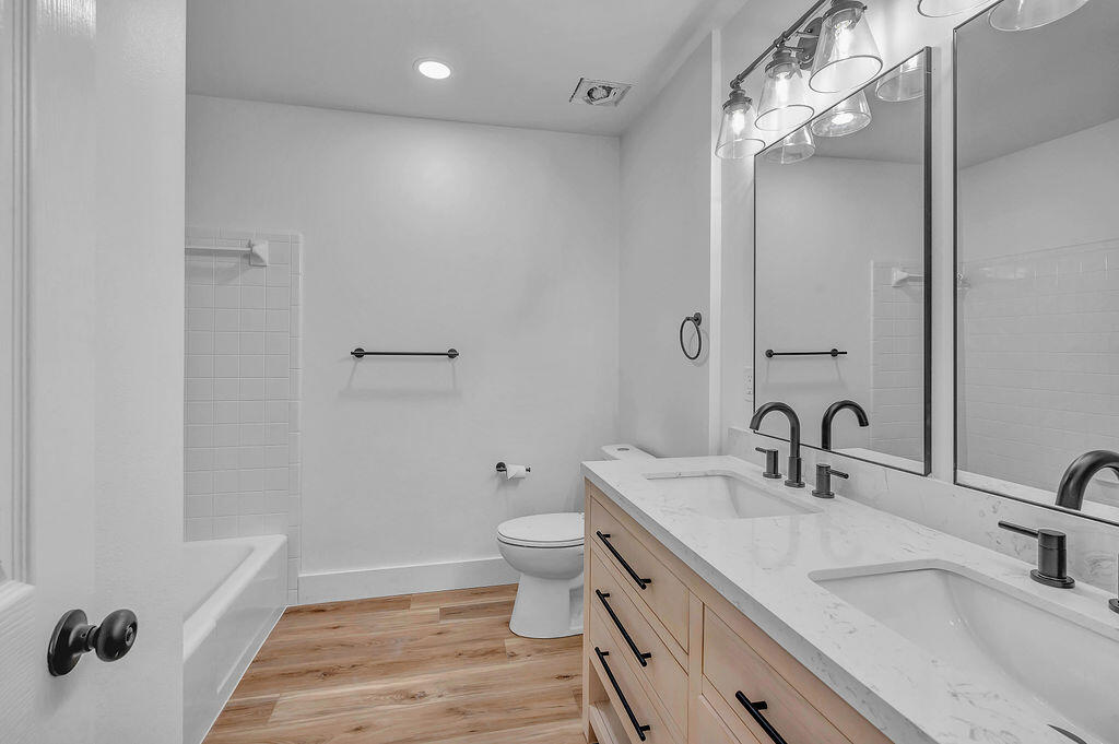 LAKE LORRAINE EST - Residential