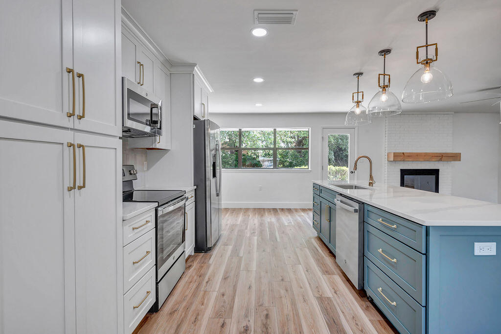 LAKE LORRAINE EST - Residential