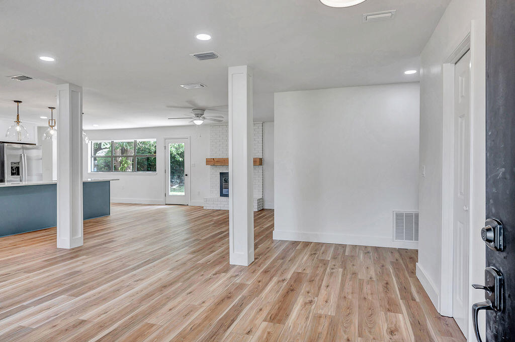 LAKE LORRAINE EST - Residential