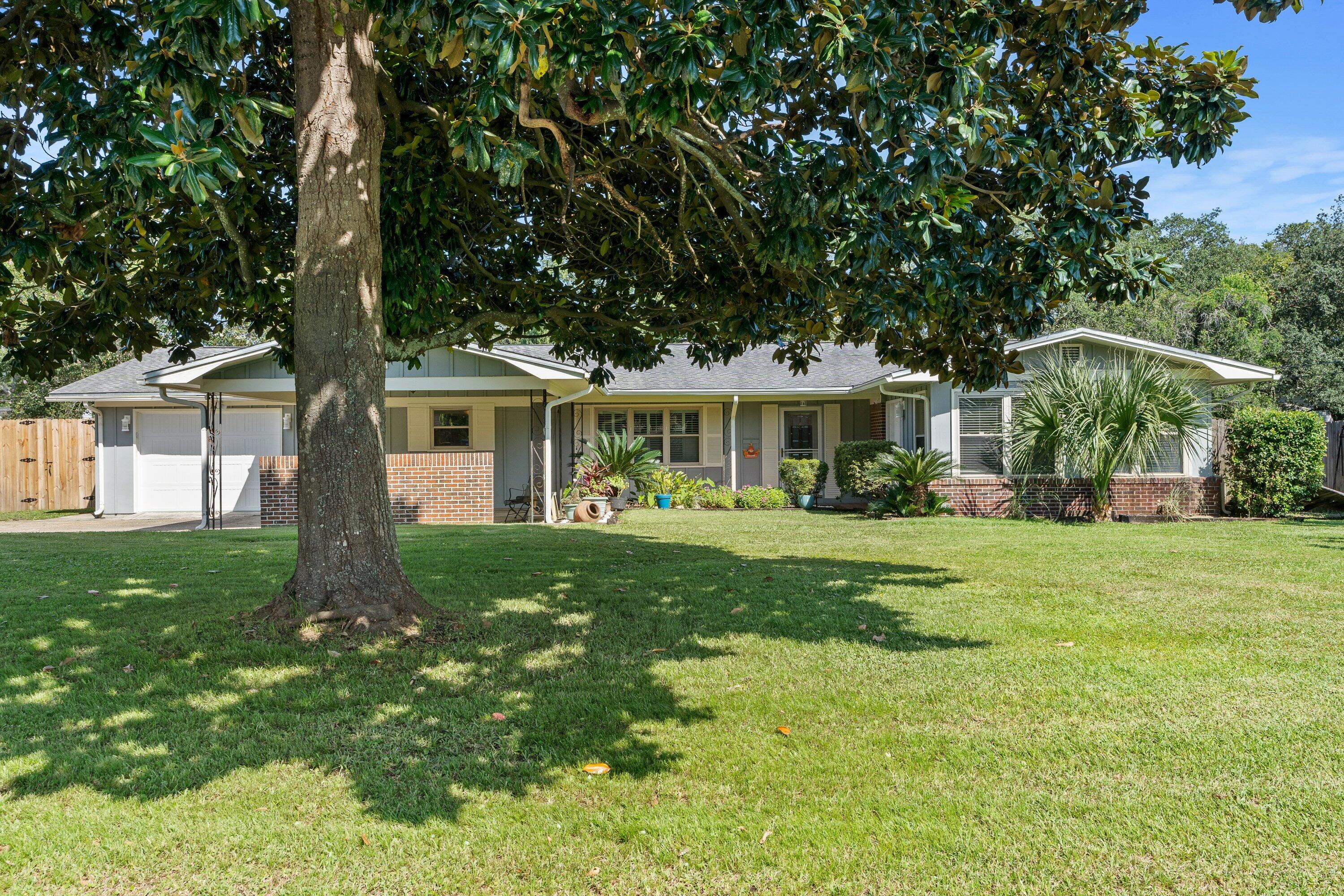 BAYOU WOODS - Residential