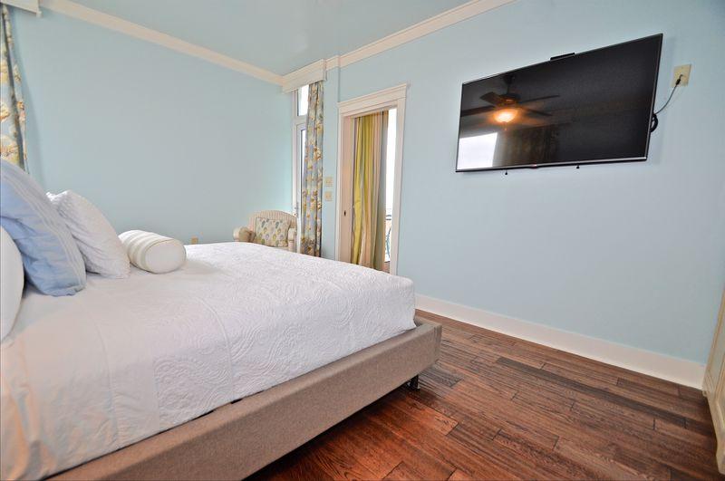 Six Palms - Residential