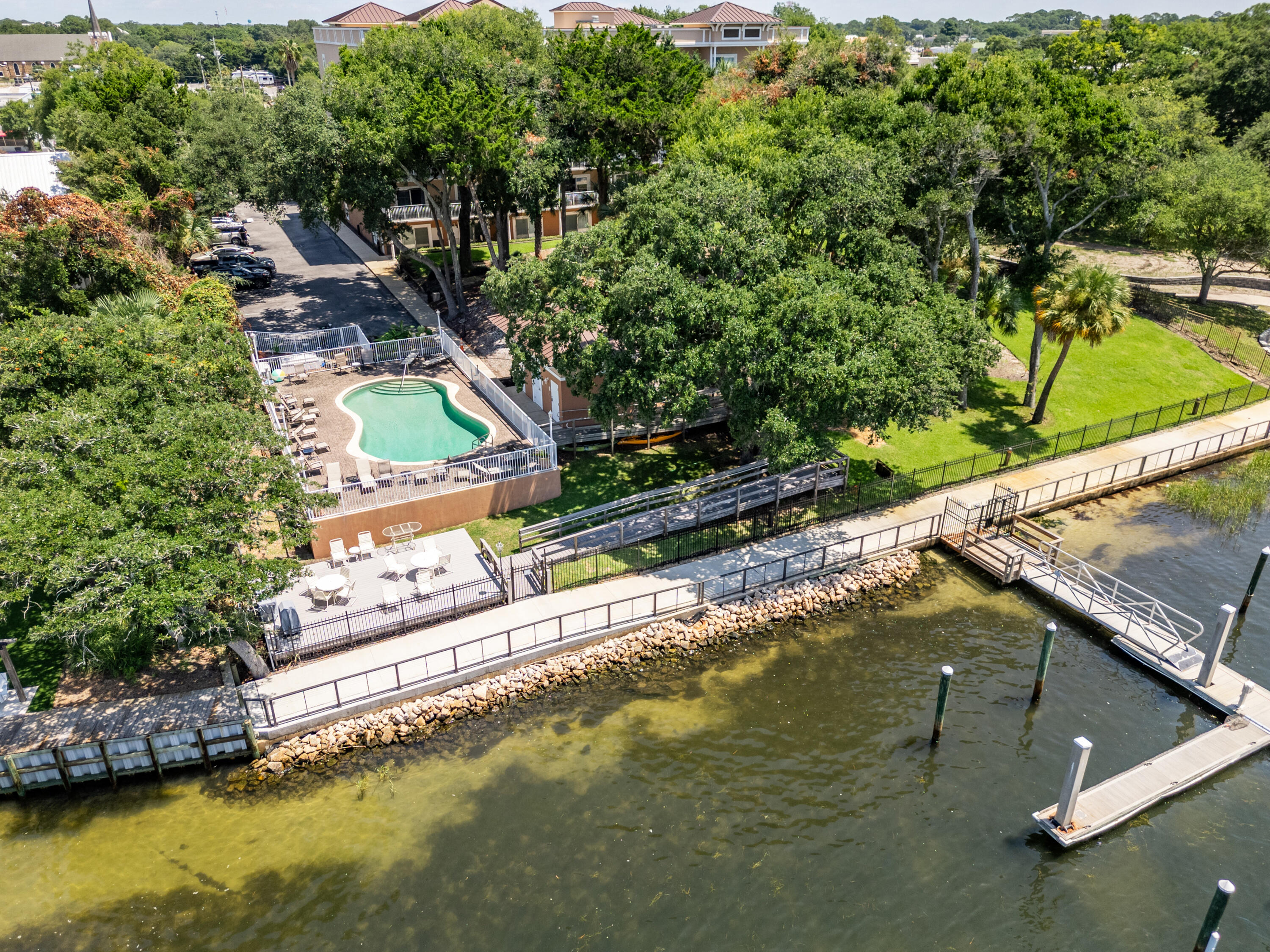 INDIANOLA ON THE WATER - Residential