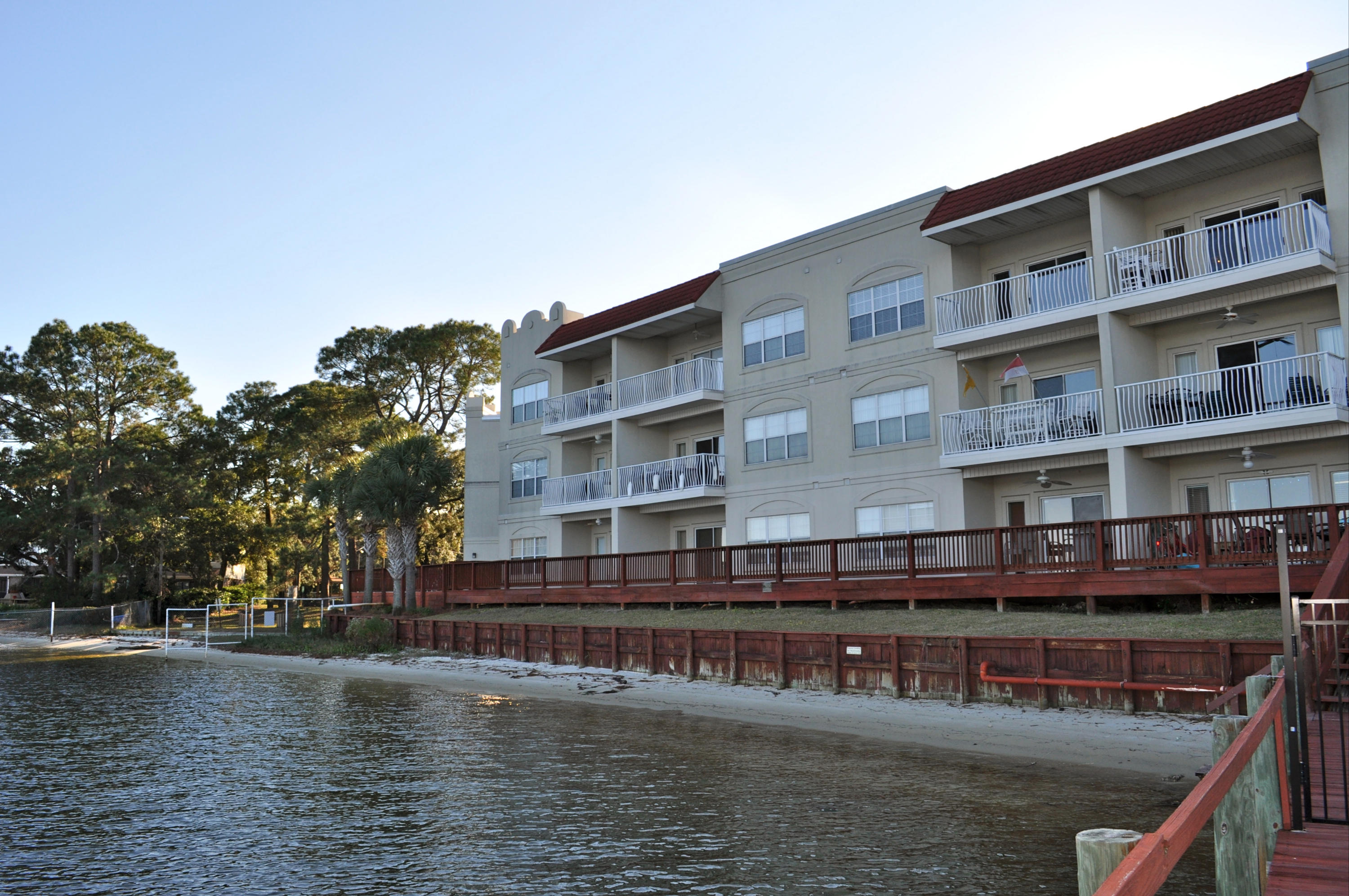 LAGUNA LANDING - Residential