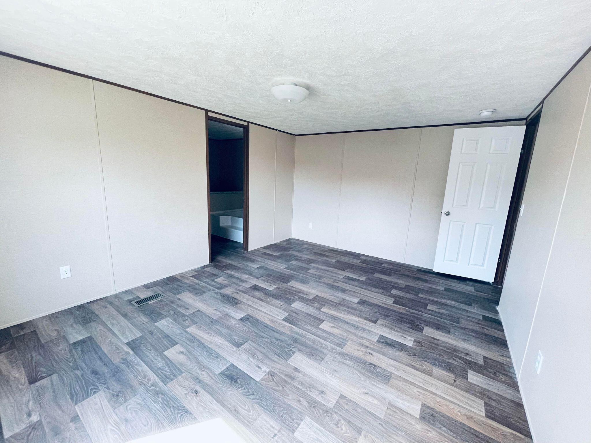 THE PINES S/D LOT 31 BLK 10 - Residential Lease