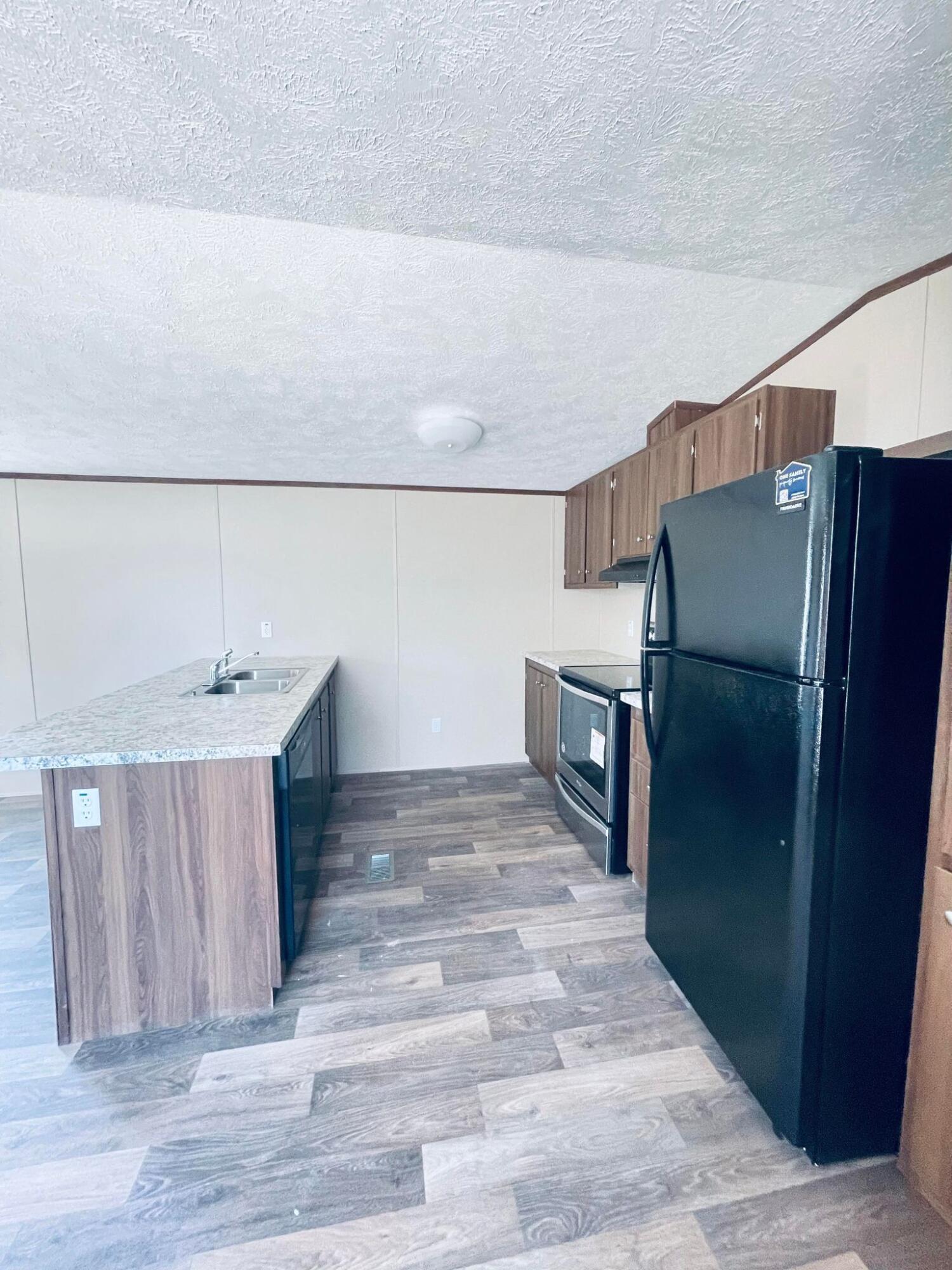 THE PINES S/D LOT 31 BLK 10 - Residential Lease