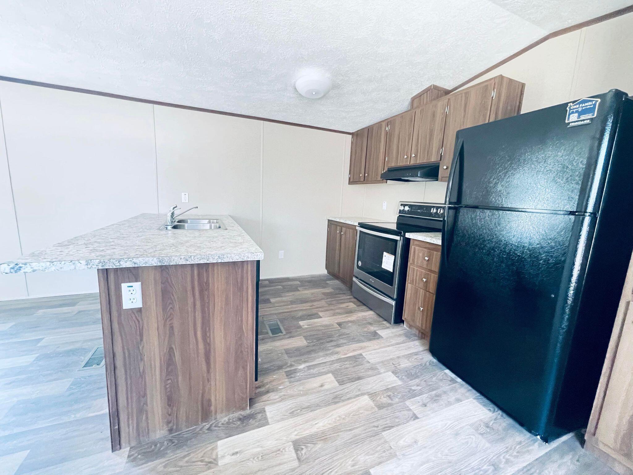 THE PINES S/D LOT 31 BLK 10 - Residential Lease