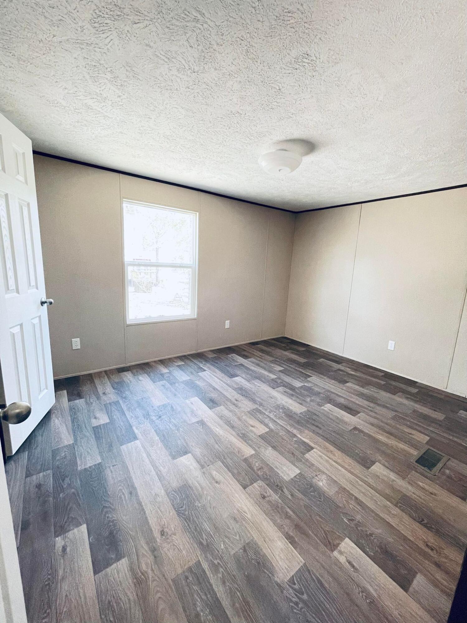 THE PINES S/D LOT 31 BLK 10 - Residential Lease