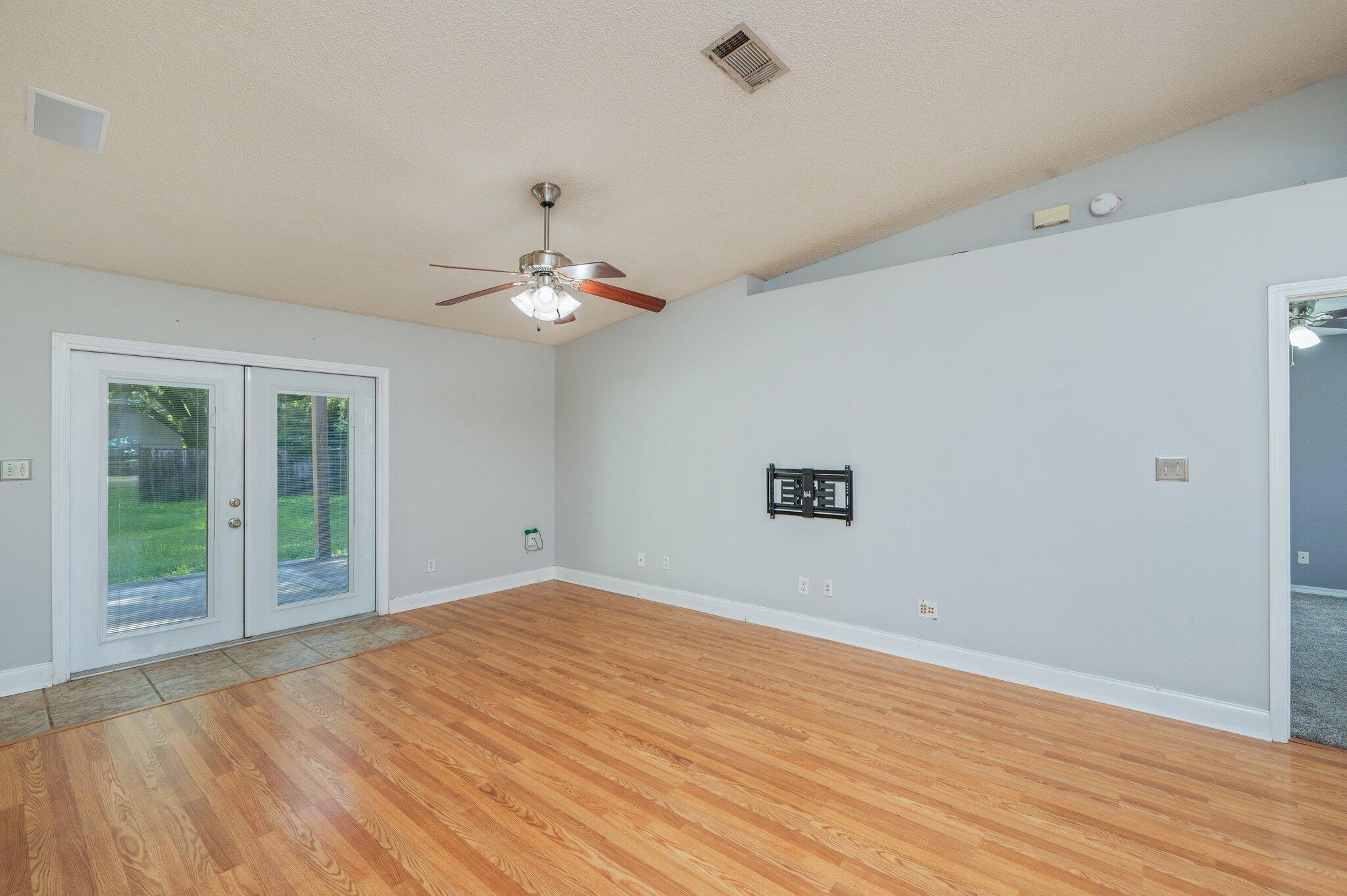 ROSS CROSSING - Residential