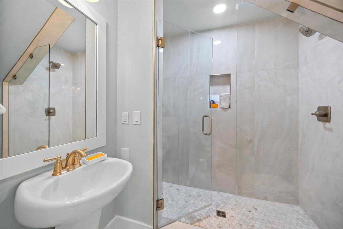 BY THE SEA - Residential