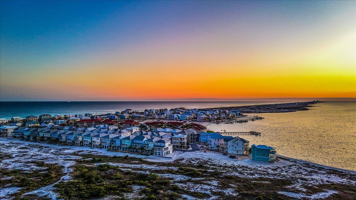 BY THE SEA - Residential