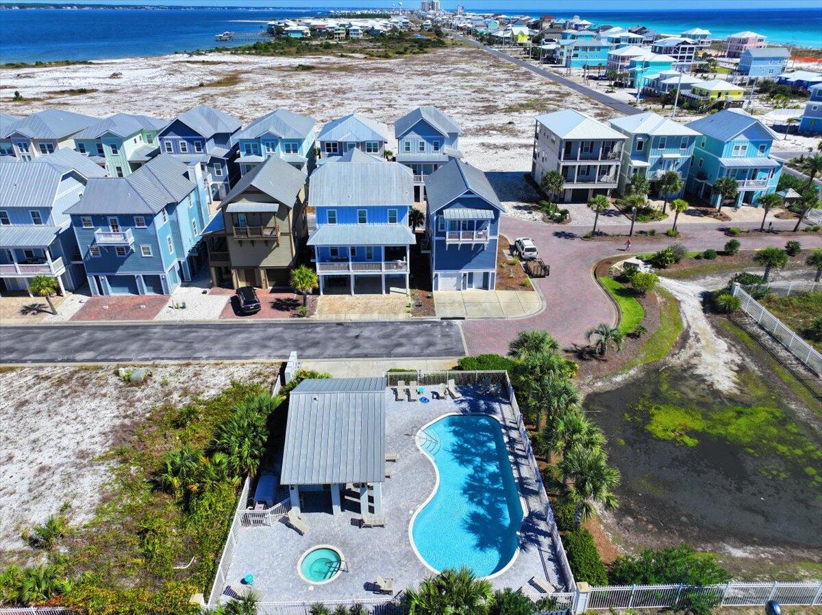 BY THE SEA - Residential