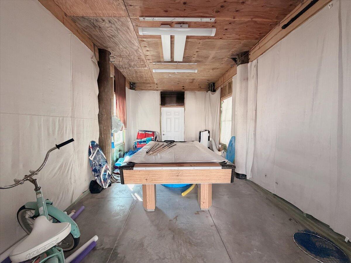 BY THE SEA - Residential