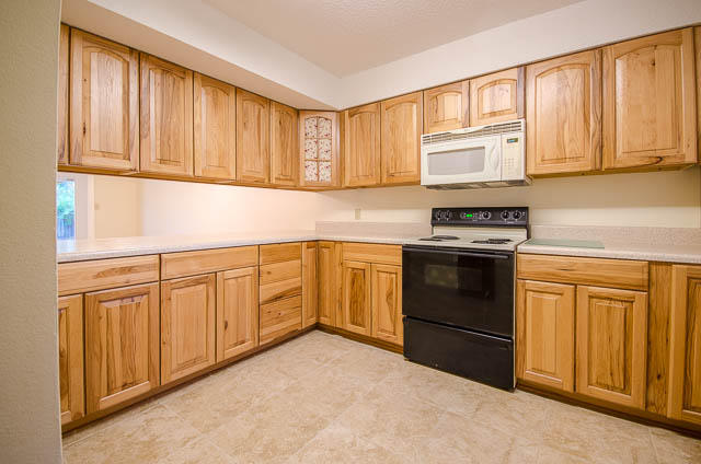 PINE SHADOWS T/H - Residential