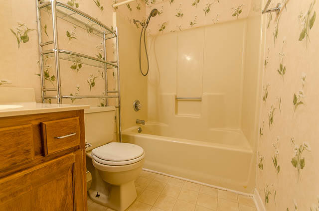 PINE SHADOWS T/H - Residential