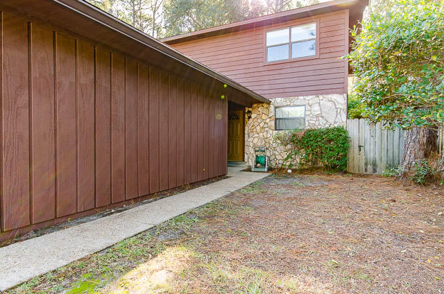 PINE SHADOWS T/H - Residential