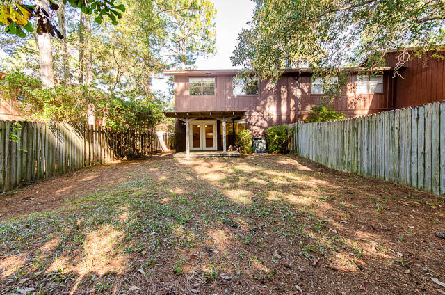 PINE SHADOWS T/H - Residential