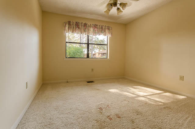 PINE SHADOWS T/H - Residential