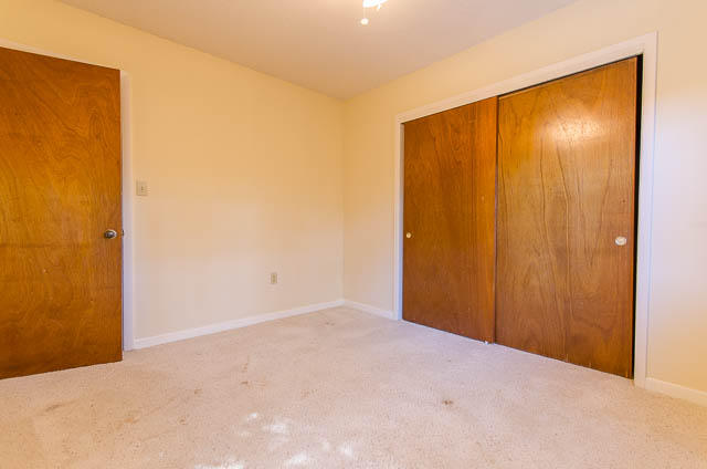 PINE SHADOWS T/H - Residential