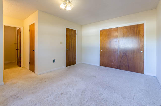 PINE SHADOWS T/H - Residential