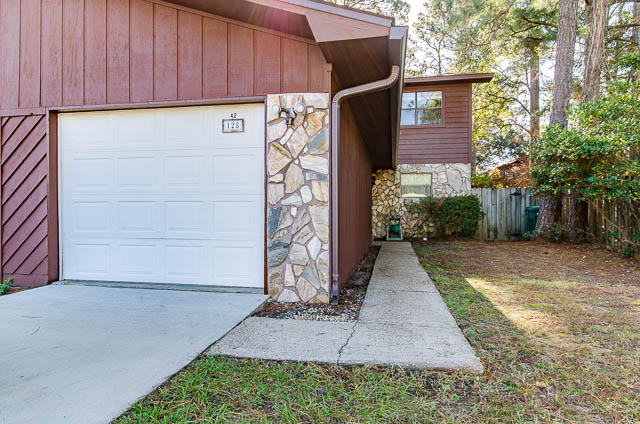 PINE SHADOWS T/H - Residential