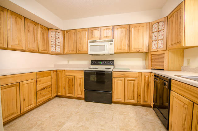 PINE SHADOWS T/H - Residential