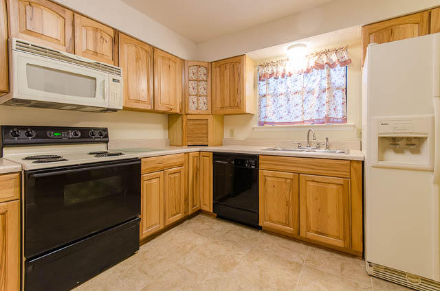 PINE SHADOWS T/H - Residential