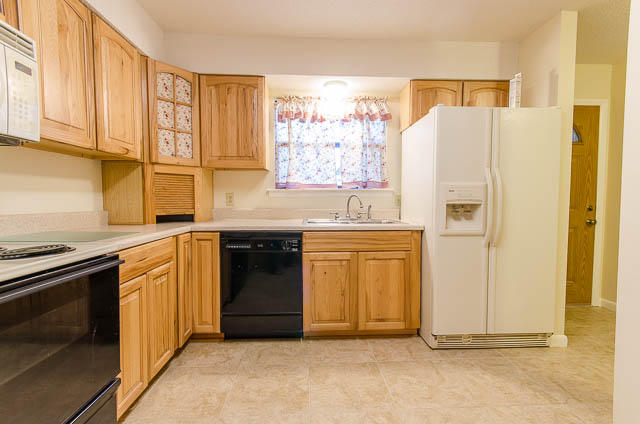 PINE SHADOWS T/H - Residential