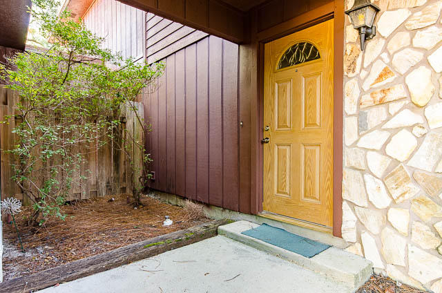 PINE SHADOWS T/H - Residential