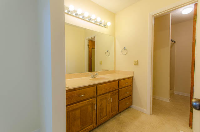 PINE SHADOWS T/H - Residential