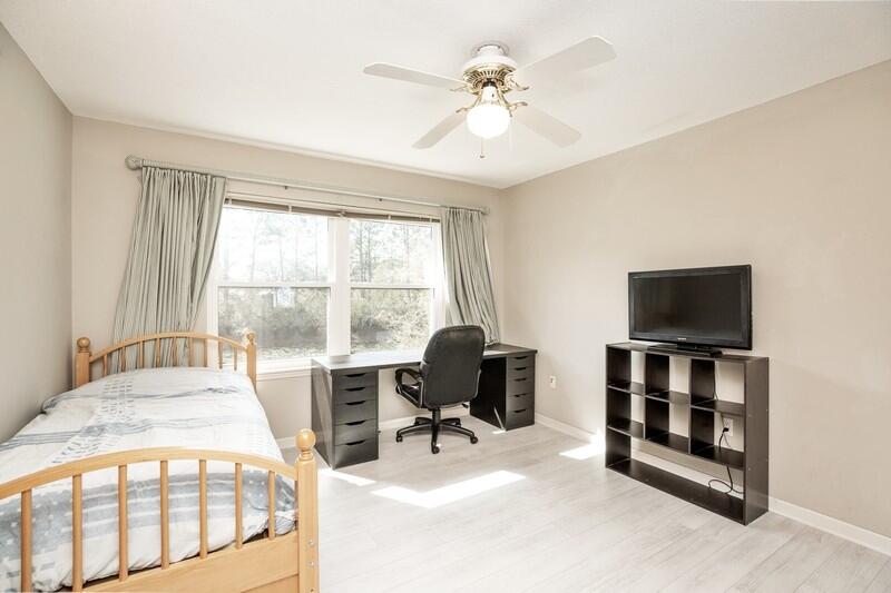 CLOVERDALE LAKE - Residential