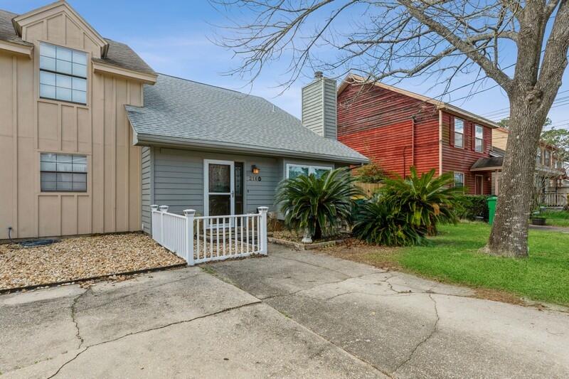 CLOVERDALE LAKE - Residential