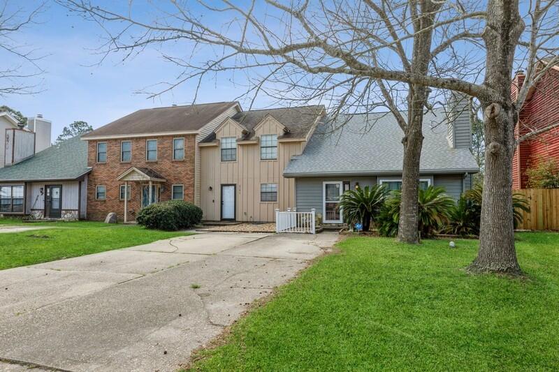CLOVERDALE LAKE - Residential