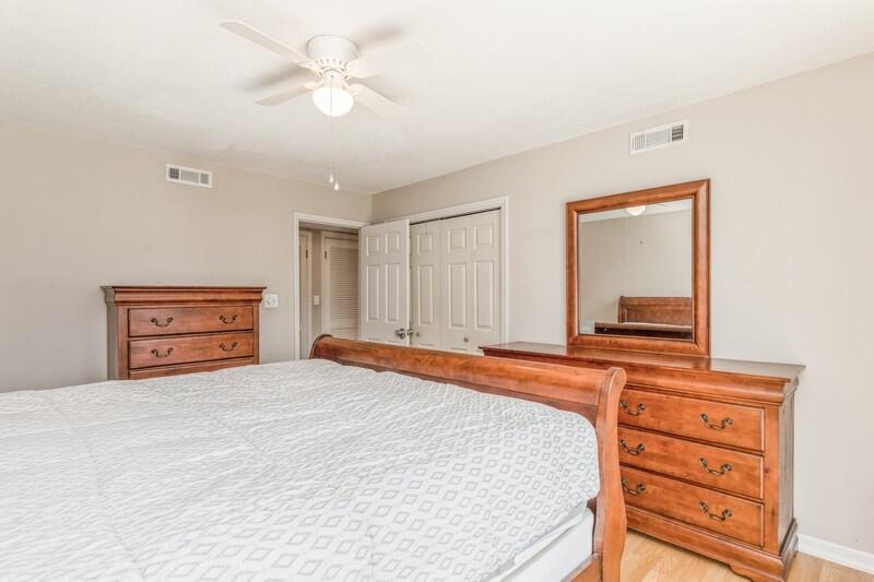 CLOVERDALE LAKE - Residential