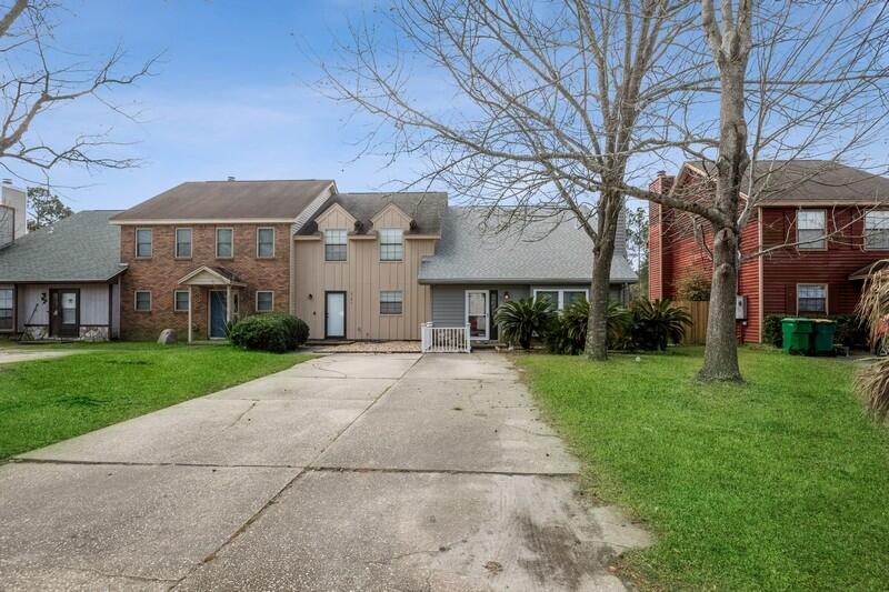 CLOVERDALE LAKE - Residential