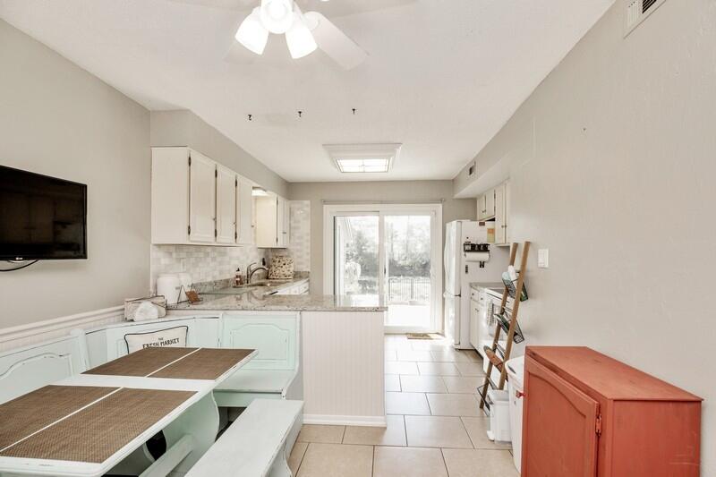 CLOVERDALE LAKE - Residential