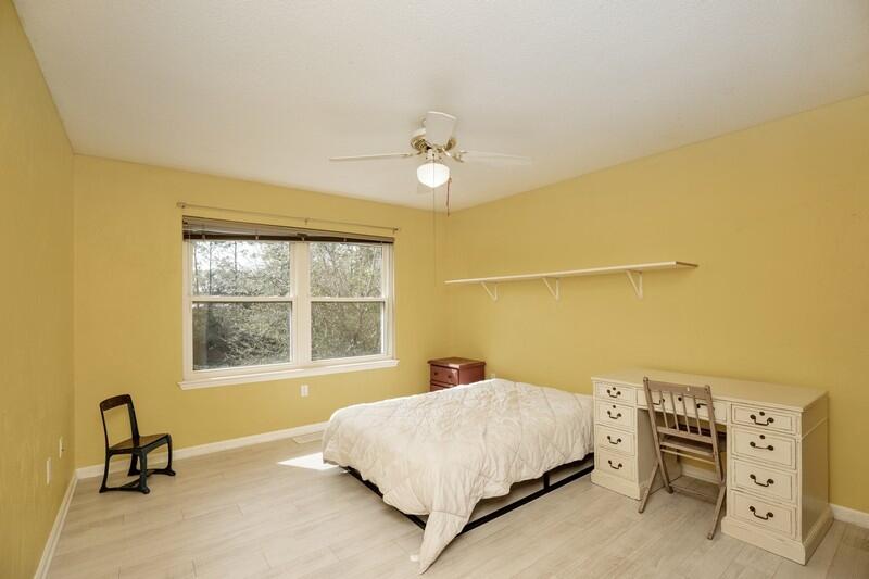 CLOVERDALE LAKE - Residential