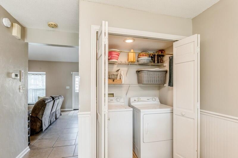 CLOVERDALE LAKE - Residential