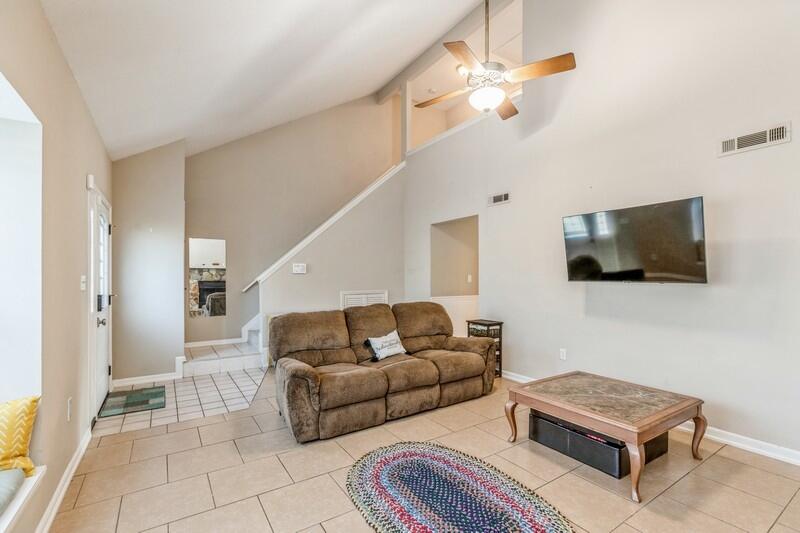 CLOVERDALE LAKE - Residential