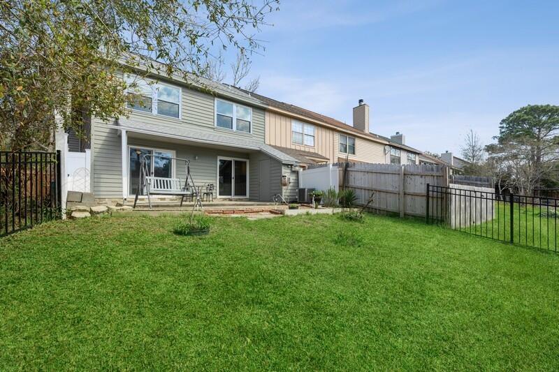 CLOVERDALE LAKE - Residential