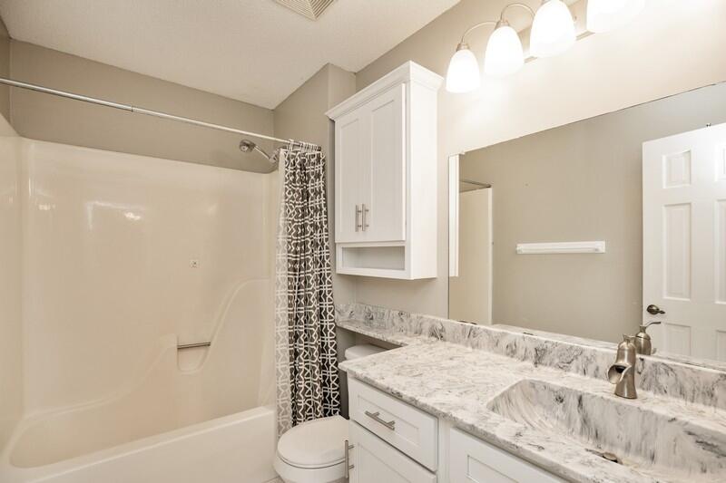 CLOVERDALE LAKE - Residential
