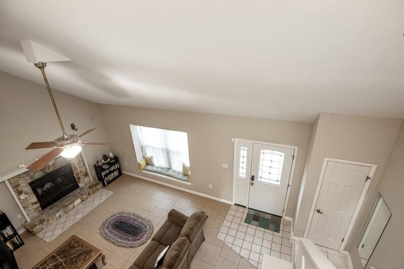 CLOVERDALE LAKE - Residential