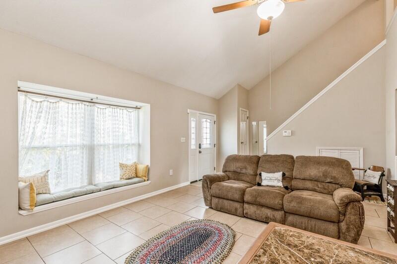 CLOVERDALE LAKE - Residential